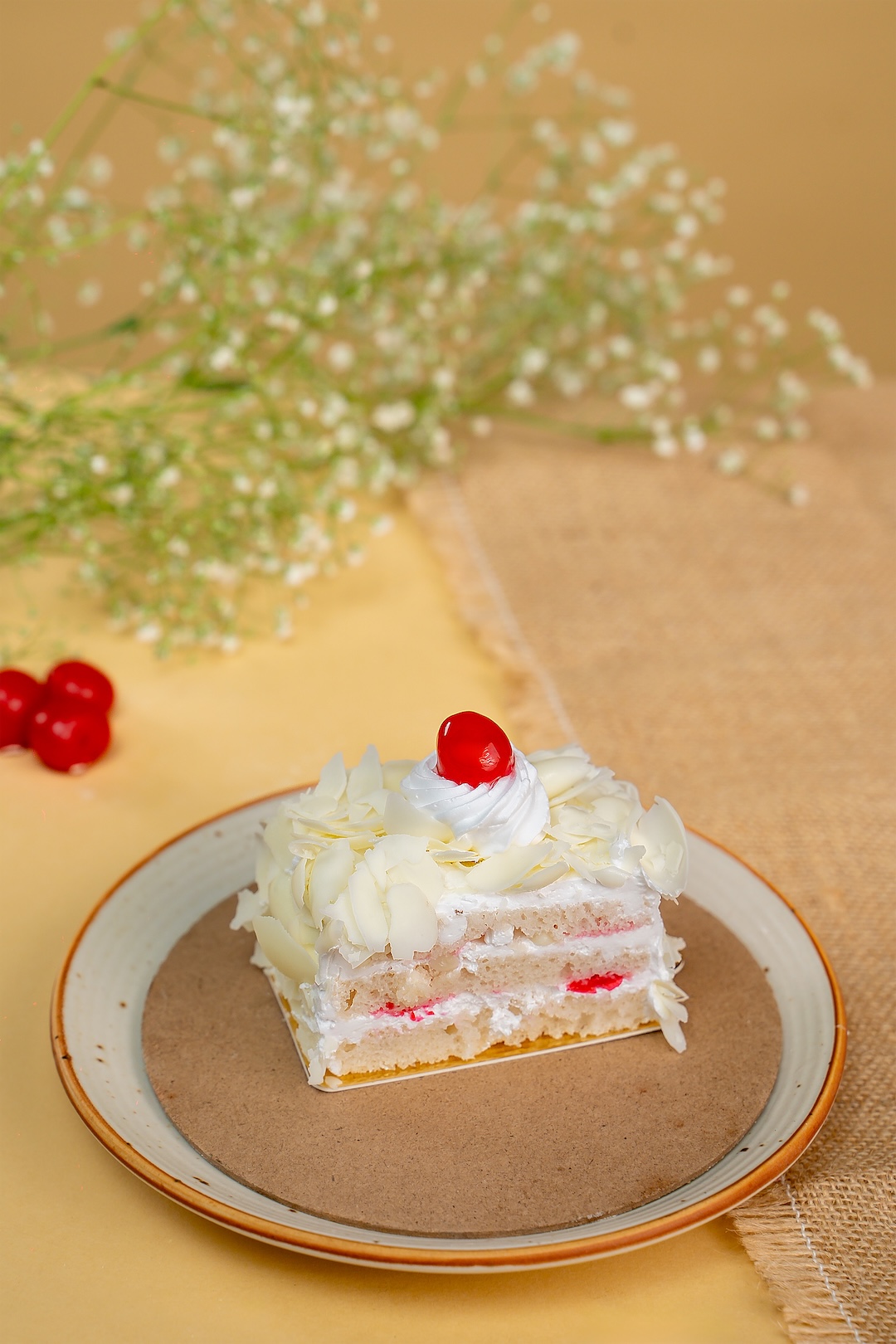 White Forest (Eggless)